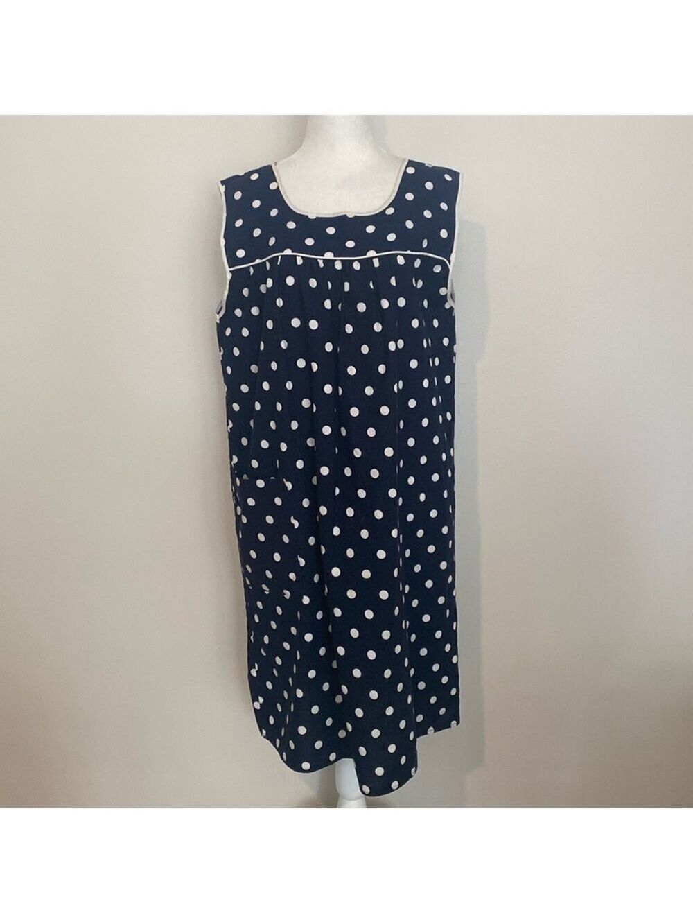 Artistic creations vintage polka dot apron